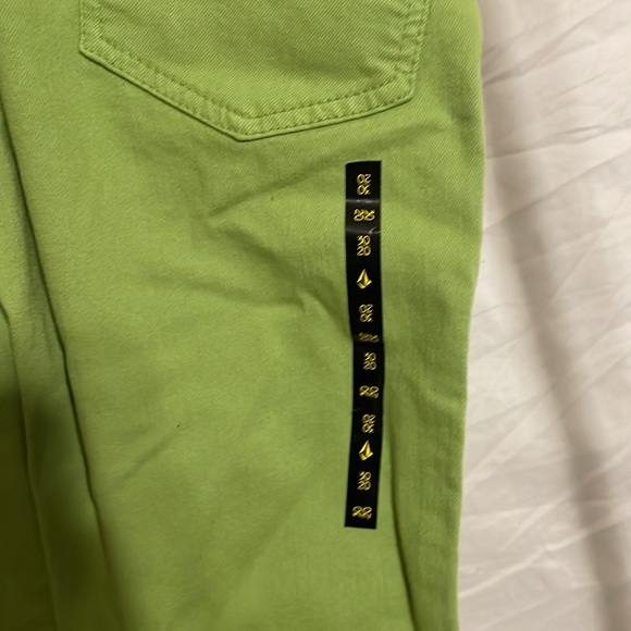 Volcom (Boy) - Picture 5 of 6